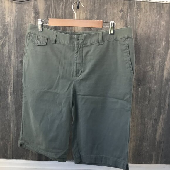 Eddie Bauer mercer fit green 100% cotton Bermuda shorts size 14 - Picture 1 of 4